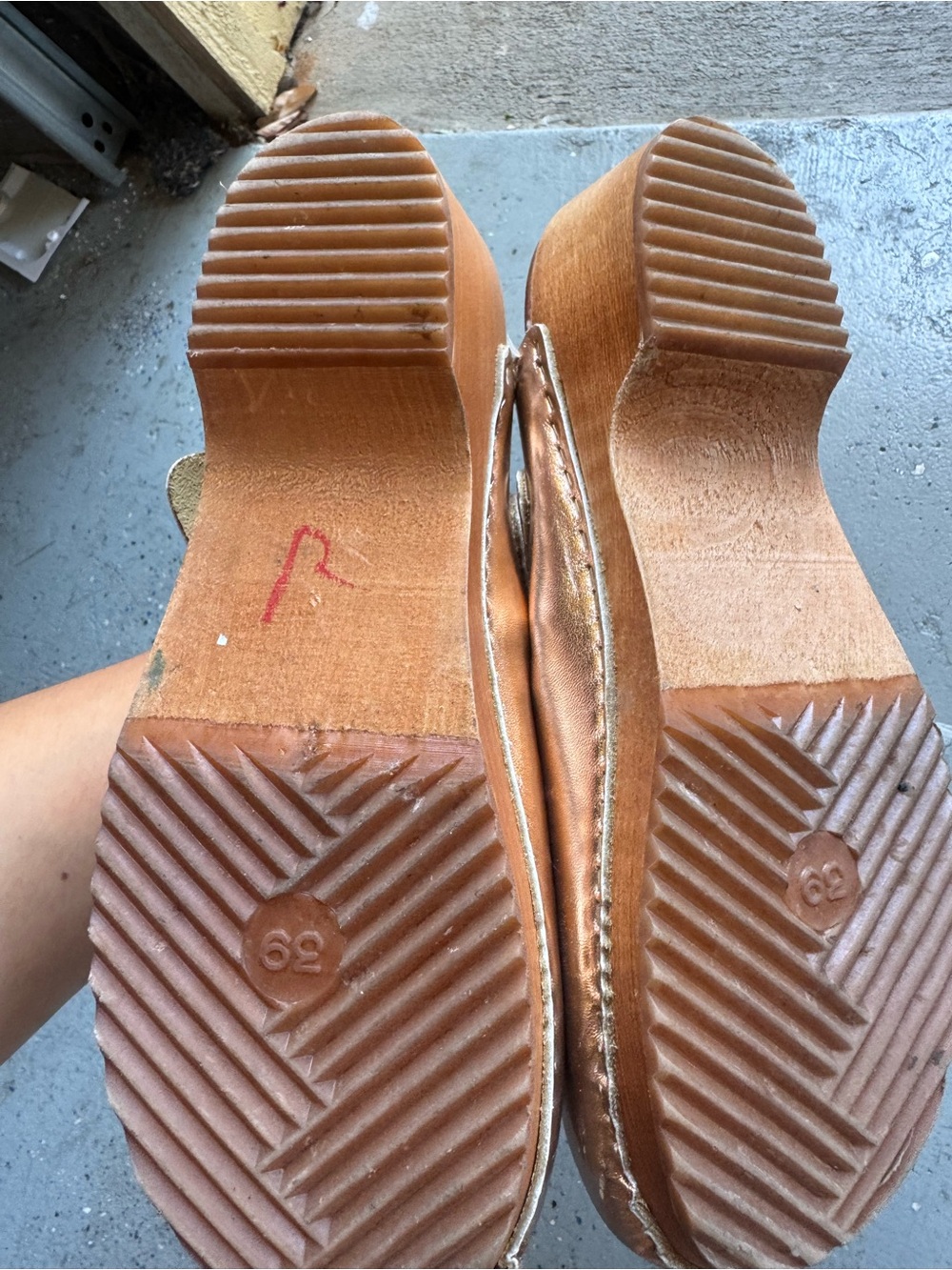 Anthropologie Abba Rose Gold Metallic Leather Clogs. - Picture 6 of 9